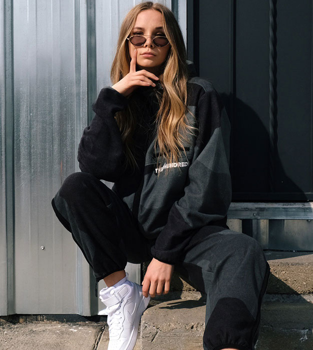 Woman wearing streewear Woman wearing streewear